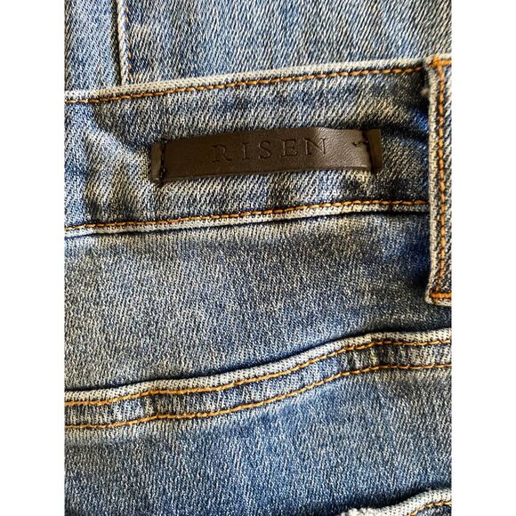 Risen High waist, distressed jeans with raw hem. Size 30 - Picture 8 of 9